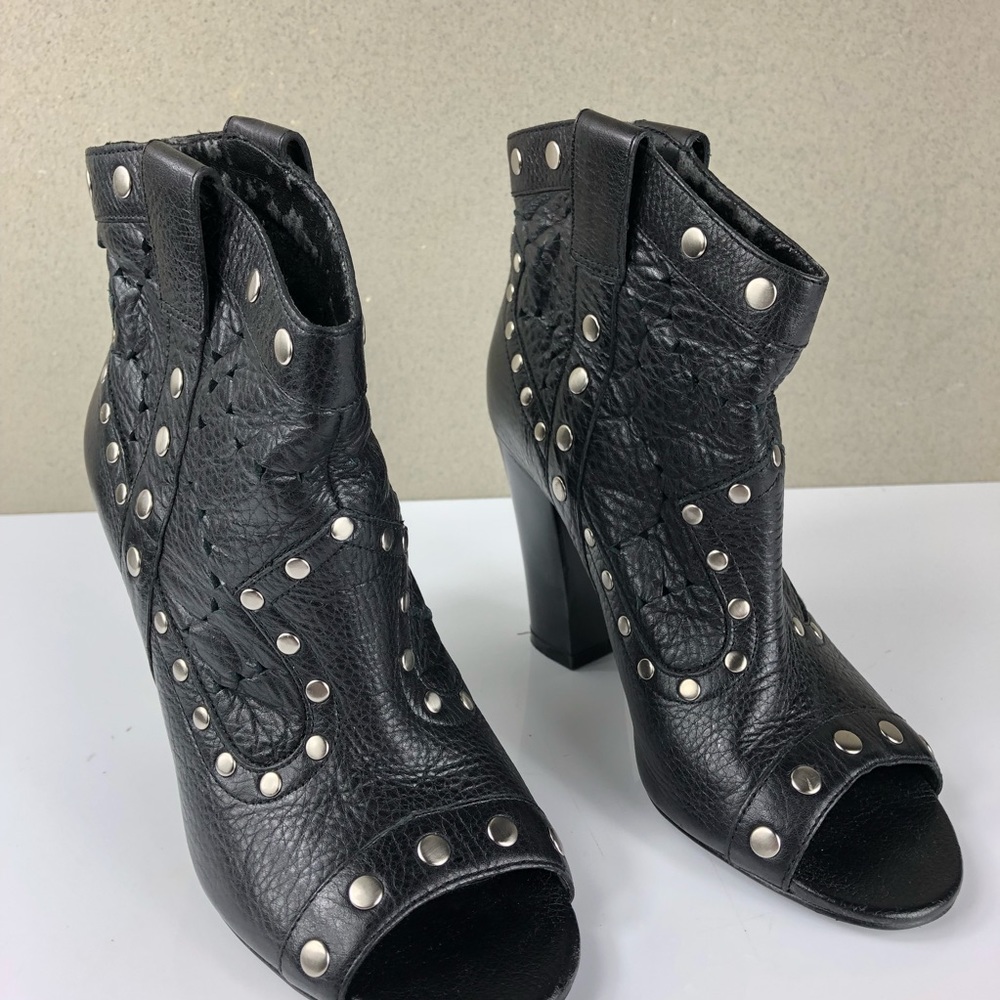 Shoes - Picture 2 of 4